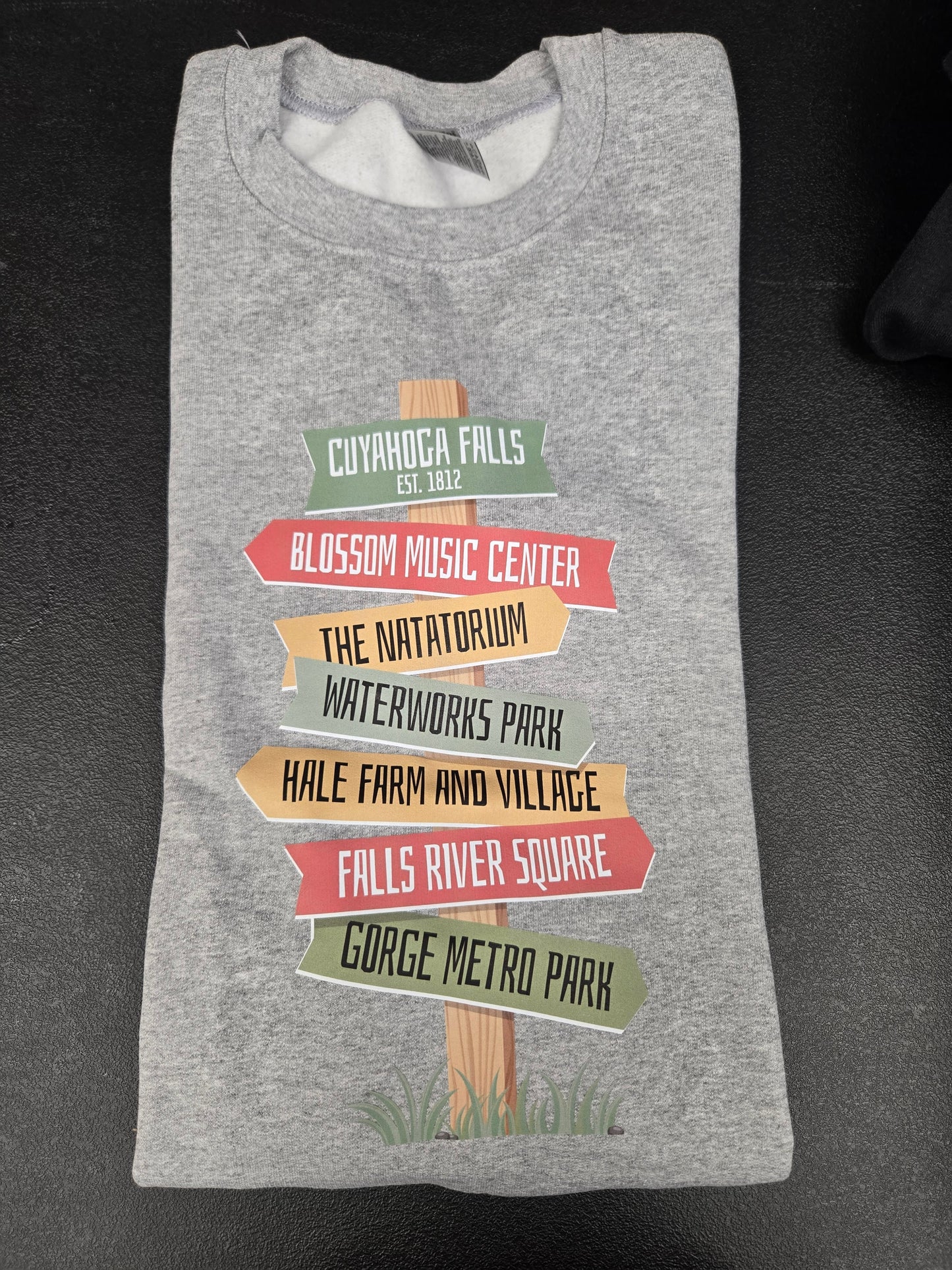 Landmark Crewnecks/ Sweatshirts